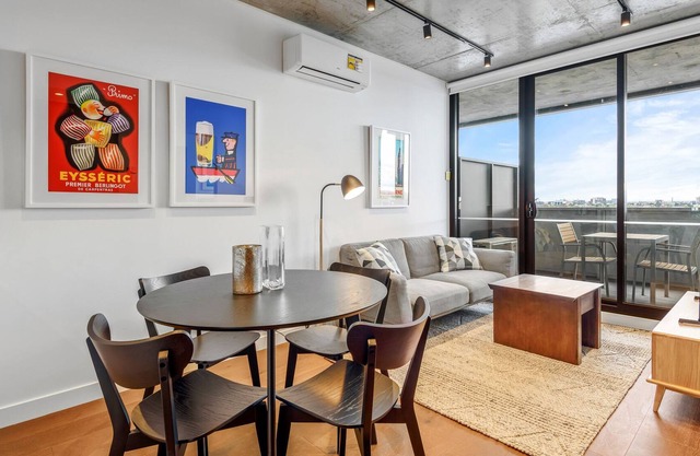 MadeComfy Boutique Apartment with Cityscape Views