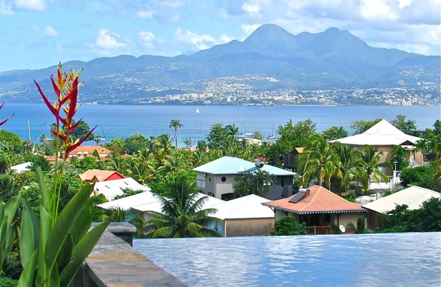villa criolla con piscina y vistas al mar para 6 personas