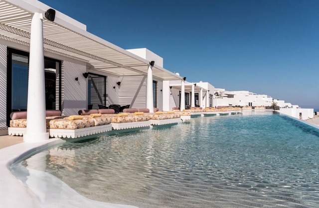 Cresanto Luxury Suites