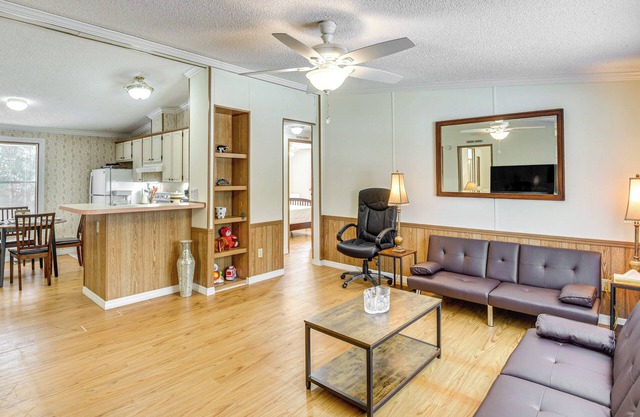 Crescent City Home w/ Charcoal Grill: Near 3 Lakes