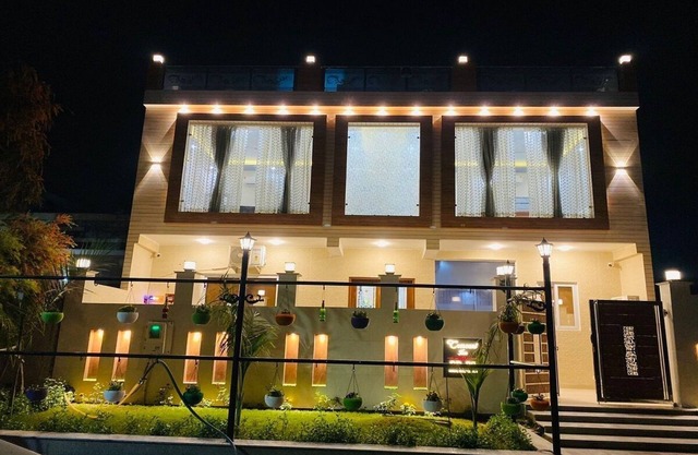 Crescent Inn