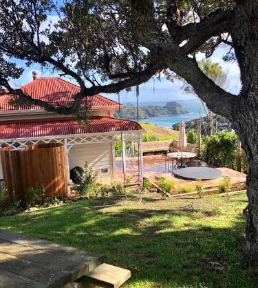 Crescent Villa - Stay Waiheke