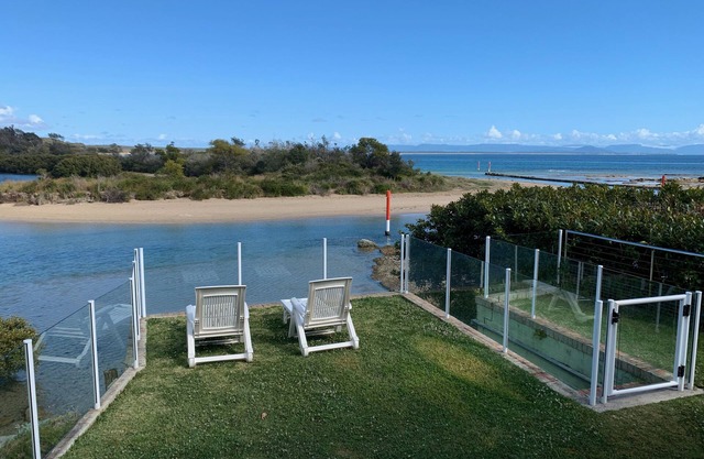 Crescent - Absolute Waterfront Beach House