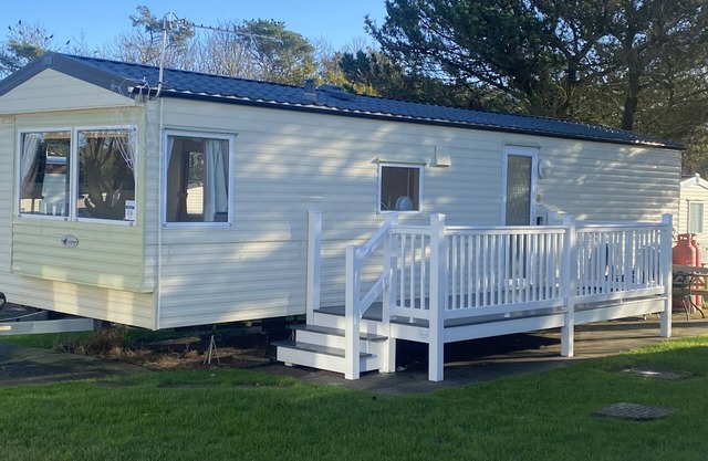Cresswell Towers Caravan Pet friendly - 500 yards to beach.