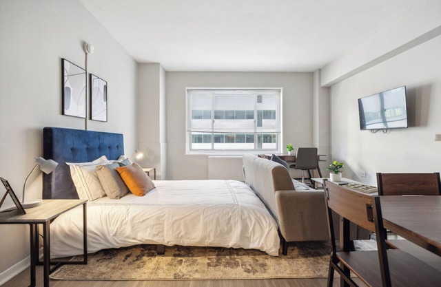 Crest at Peachtree 803 spacious 1 Bd 1 Bth