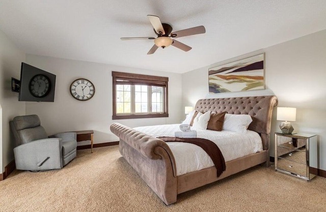 "Crestridge Mansion" 5BR Home w/Pool Table!