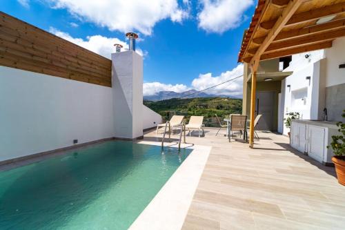 Cretan Country Villa with Shared Pool 2