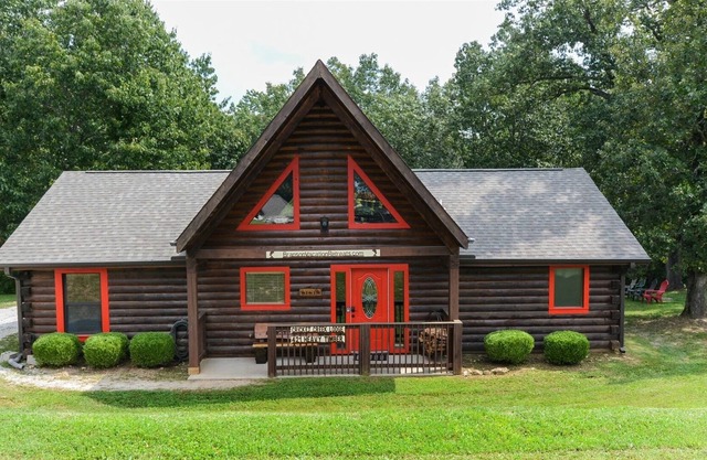Cricket Creek Cabin awaits you | 3 Bed, 2 Bath