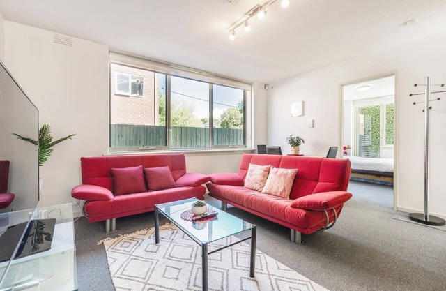 Crimson Clover Cosy Retreat near Swinburne Uni