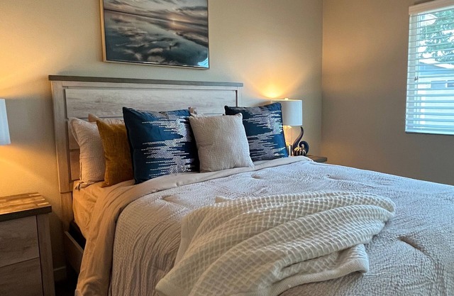 Crisp 2bd 2ba Pool Ocean Breeze Retreat