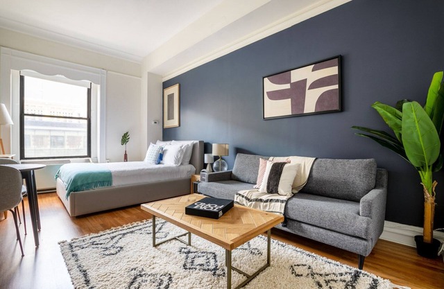 Crisp Downtown Studio w/ W/D, Doorman, nr. Green Line, by Blueground