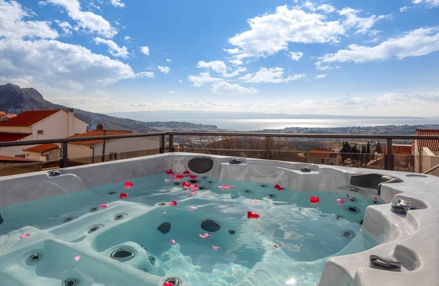 Croatian Coastal Getaway With Pool And Jacuzzi