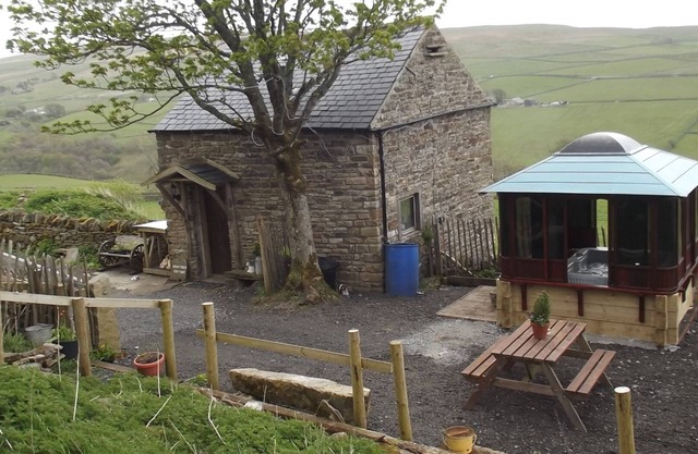Crofters Cottage Acogedor, romántico con uso exclusivo de jacuzzi privado las 24 horas, vacaciones en granja