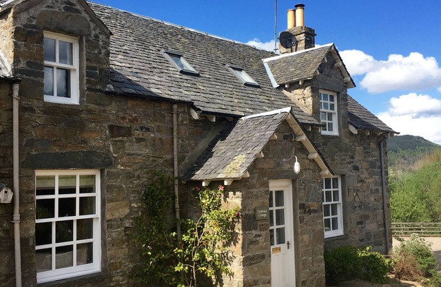 Cabañas tradicionales renovadas con buen gusto, ubicación impresionante, a pie de Aberfeldy