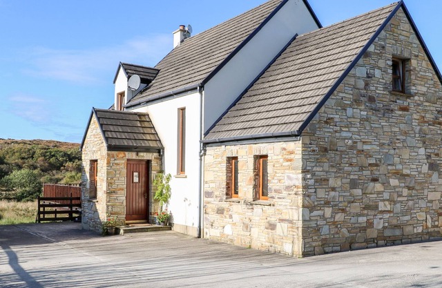 CROLLY HOME, pet friendly, with open fire in Crolly, County Donegal