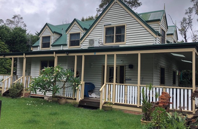 Crooby Cottage Farmhouse: close to Jervis Bay, private location, lush gardens