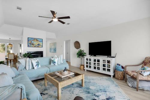 Crooked Palm - Marsh Views on Nautical Watch with pool access