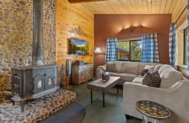 Crooked Pine Lodge
