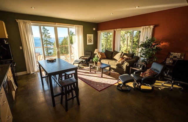 Crooked Tree Guest Suites - La Suite Spruce