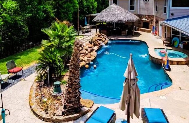 Oasis de vacaciones en el patio trasero con piscina / bañera de hidromasaje 4BR 3FB