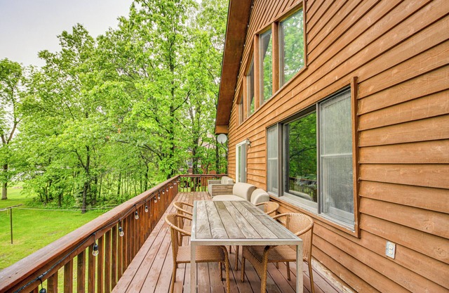 Cross Lake Retreat w/ Dock, Deck & Paddleboards!