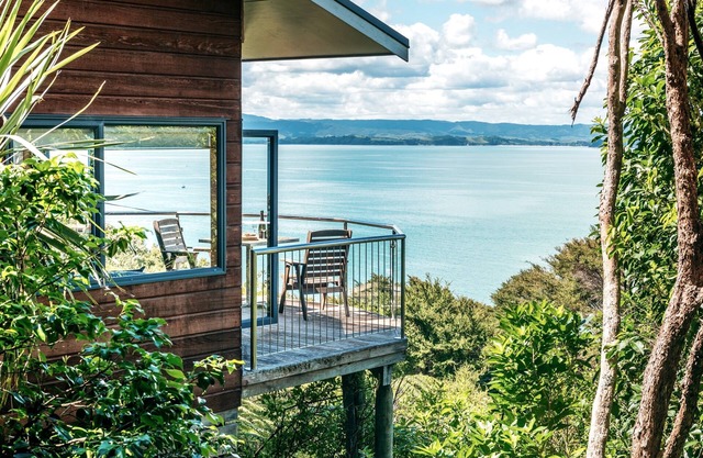 CrossTrees Chalet - Seaview - Waiheke Holiday Unit