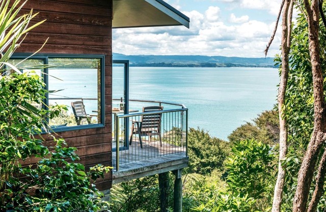 CrossTrees Chalet - Seaview - Waiheke Holiday Unit