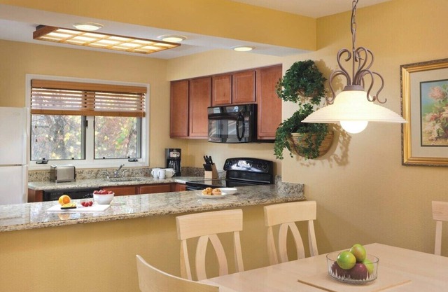 Crossville: 2 Bed/2 Bath Condo, Sleeps Up To 6