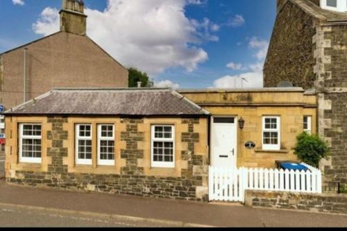 Crossways Cottage Quirky 2 bedroom cottage in Damdale, Central Peebles