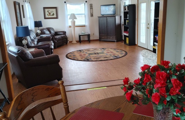 Crow Roost Lake Cabin-Fort Cobb Lake. 2 Blocks to the Boat ramp/Dock