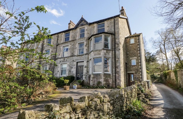 CROW'S NEST, family friendly in Arnside
