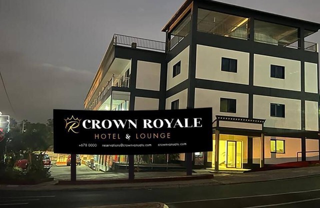 Crown Royale Hotel & Lounge