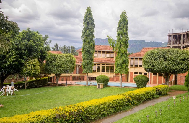 Crown Suites Hotel