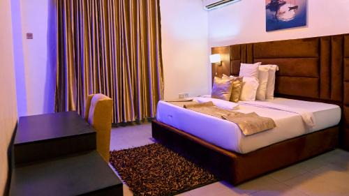 Crownedge Hotels