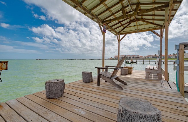Crows Nest Bayfront-Waterfront Shared Pier & Beach