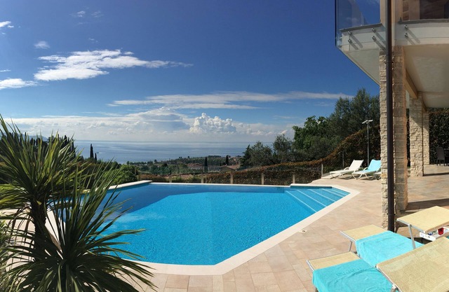 Cryss Pool - hermoso apartamento con piscina y vista al lago