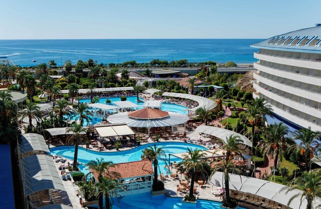 Crystal Admiral Resort Suites & SPA – All Inclusive