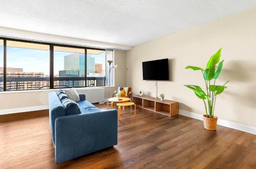 Crystal City Escape Stylish Apt Close to DC Airport
