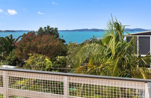 Crystal Clear – Snells Beach Holiday Home