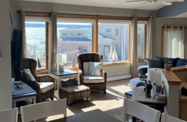 Crystal Lake Dream! 3bdrm house on the water with great amenities.