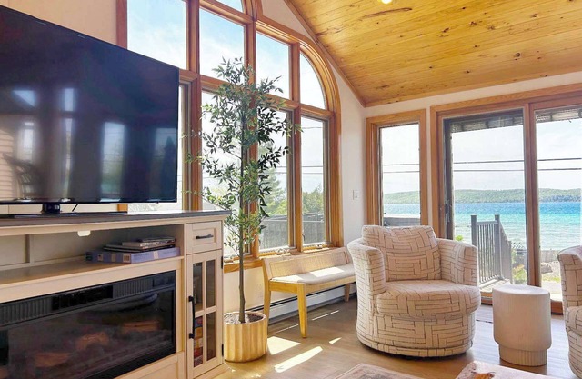 Crystal Lake Hillside with Private Sandy Beach and Hot Tub!