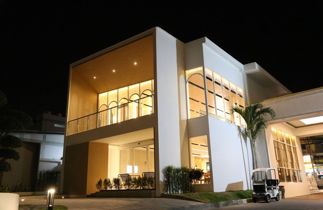 Crystal Palace Luxury Hotel