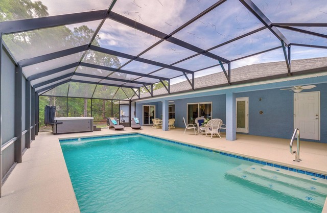 Crystal River Home w/ Lanai + Hot Tub