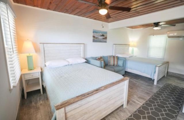 Crystal Shores Unit 3 - Irresistible Charming Beach Retreat villa