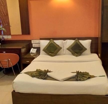 Cubbon Suites - 10 Minute walk to MG Road, MG Road Metro and Church Street