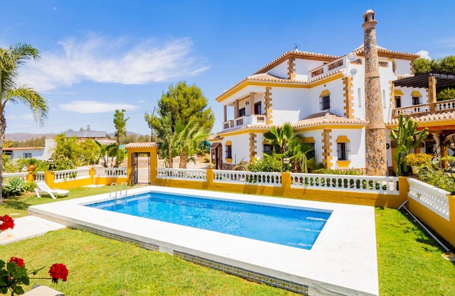 Cubo's Villa Fina & Minigolf included / Villa de lujo / maravillosas vistas / piscina climatizada / minigolf
