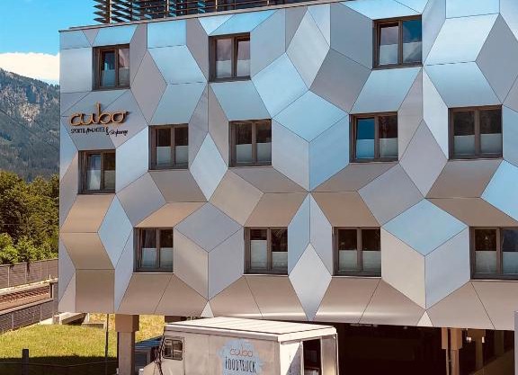 Cubo Sport & Art Hotel