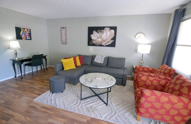 Cul-de-Sac Condo