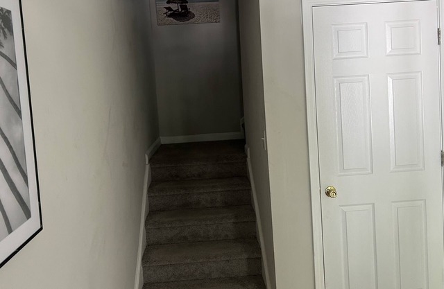 Cul de sac Townhome Close Location Atlanta Spacious Bedroom Private entrance