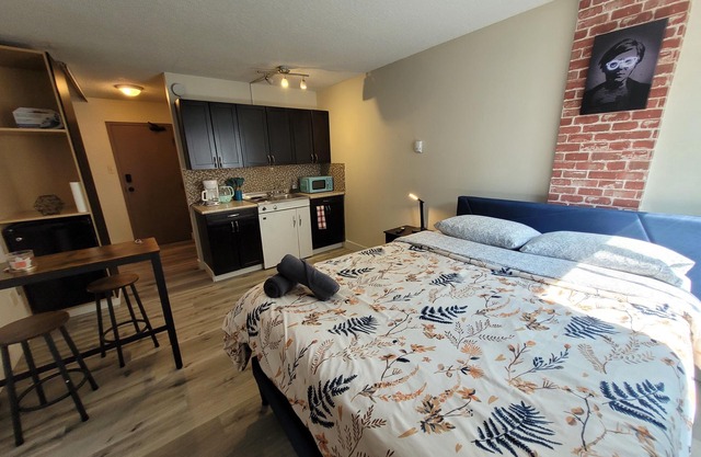Cultural Fusion: Cozy Urban Escape